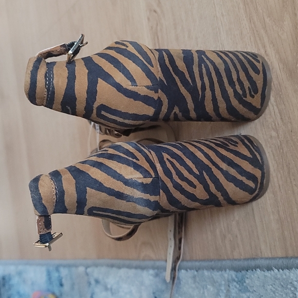 Platform sandals - Picture 3 of 6